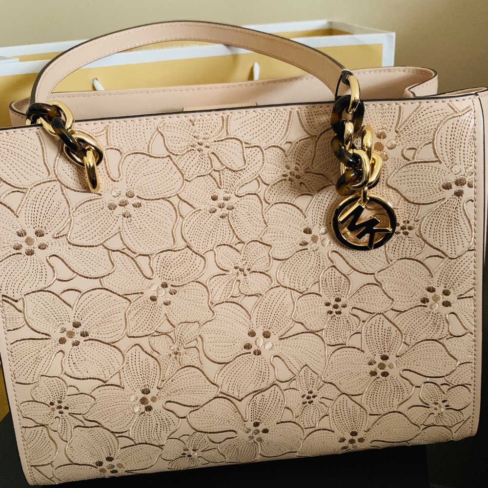 New tote MK